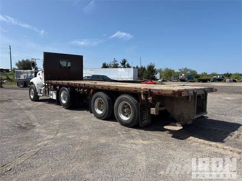 Peterbilt 335 شاحنات مسطحة/مفصلية الجوانب