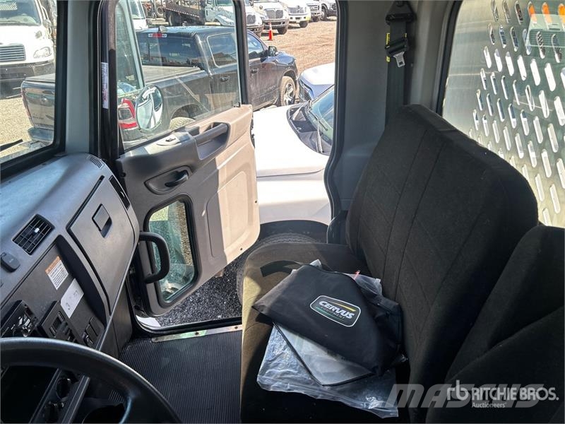 Peterbilt 337 4x2 S/A Dump Truck شاحنات قلابة