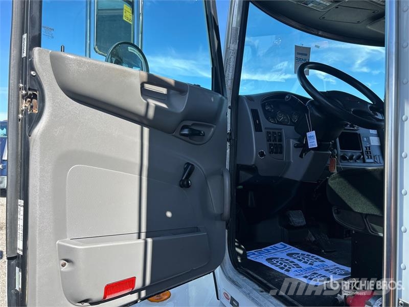 Peterbilt 337 4x2 S/A Dump Truck شاحنات قلابة
