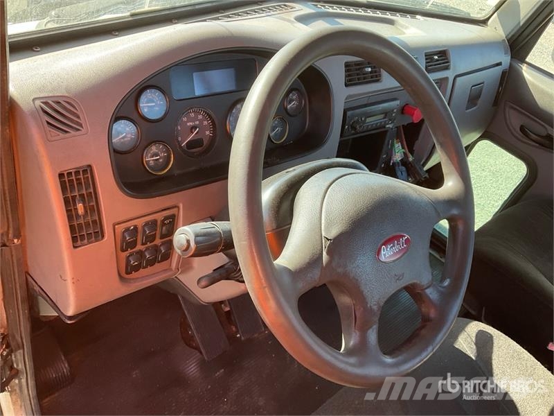Peterbilt 348 4x2 S/A Day Cab Truck Tractor Truck Tractor Units