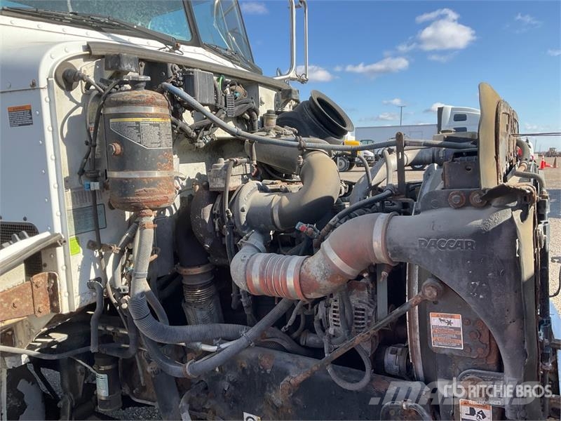Peterbilt 348 4x2 S/A Day Cab Truck Tractor Truck Tractor Units
