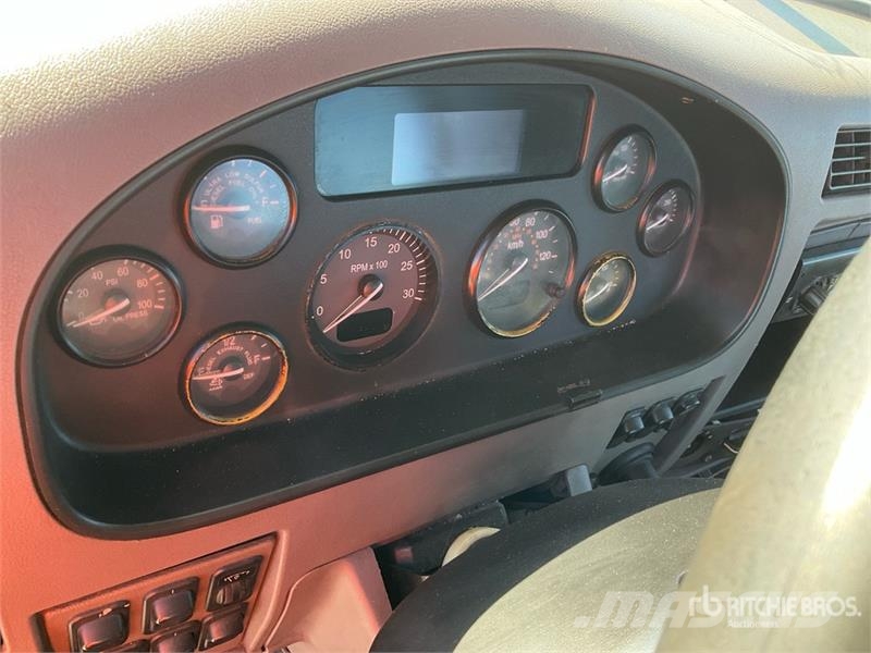 Peterbilt 348 4x2 S/A Day Cab Truck Tractor Truck Tractor Units