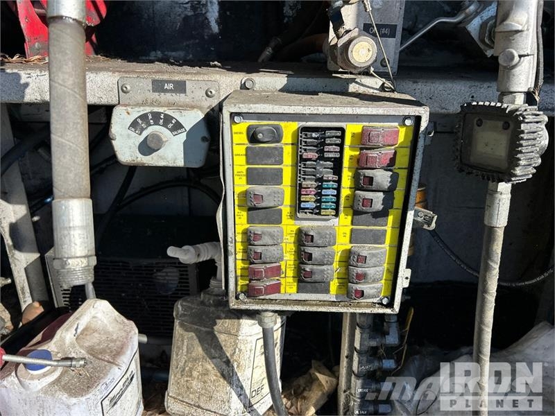 Peterbilt 348 4x2 Utility Truck (Inoperable) Caja abierta/laterales abatibles