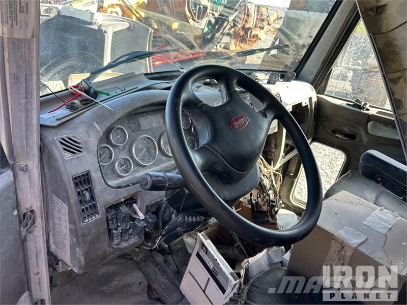 Peterbilt 348 4x2 Utility Truck (Inoperable) Caja abierta/laterales abatibles