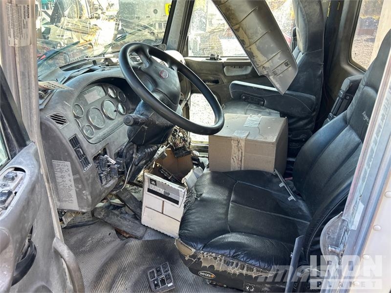 Peterbilt 348 4x2 Utility Truck (Inoperable) Caja abierta/laterales abatibles