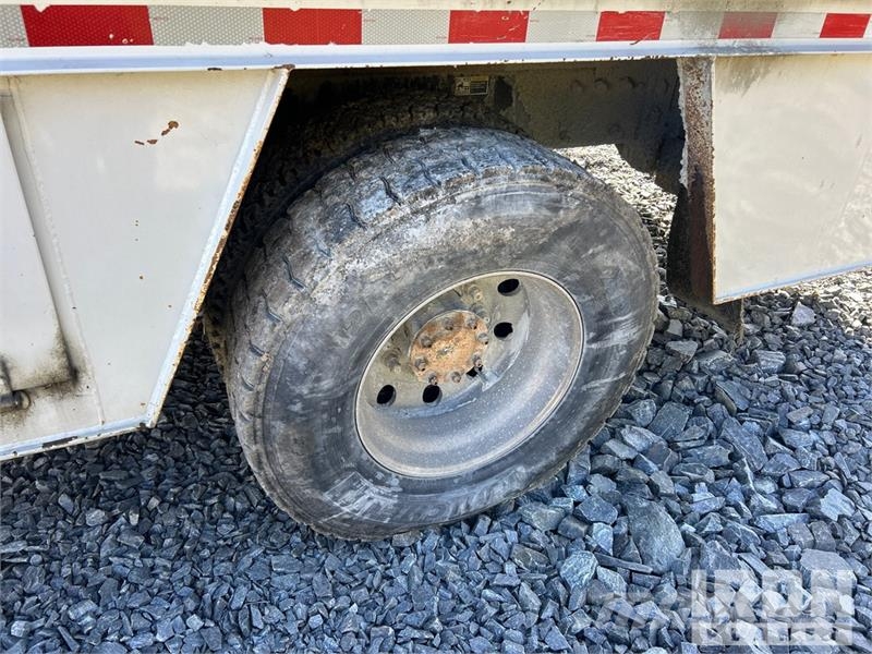 Peterbilt 348 4x2 Utility Truck (Inoperable) Caja abierta/laterales abatibles