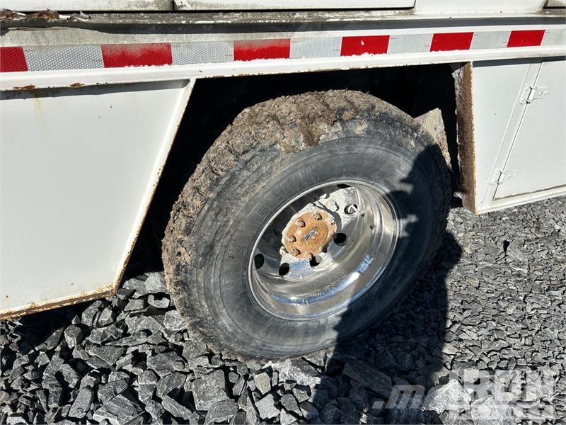 Peterbilt 348 4x2 Utility Truck (Inoperable) Caja abierta/laterales abatibles