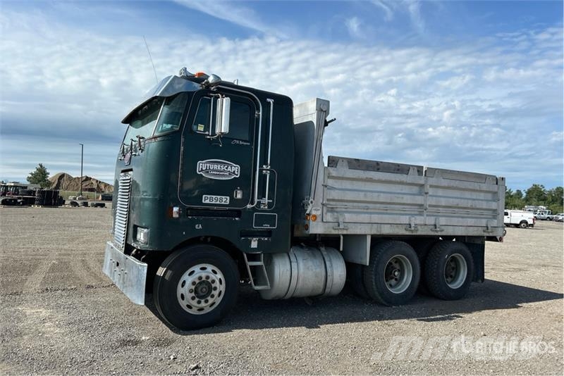 Peterbilt 362 6x4 T/A Dump Truck Sora- ja kippiautot