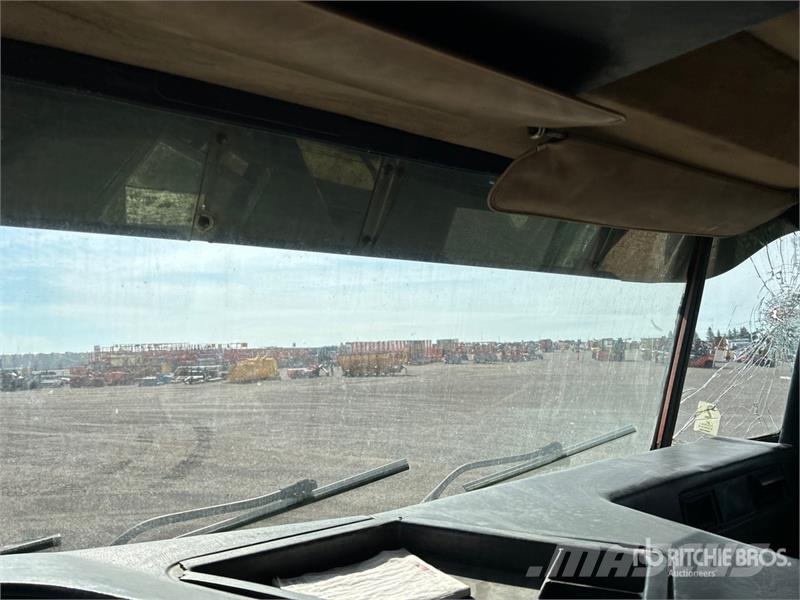 Peterbilt 362 6x4 T/A Dump Truck Tipper trucks