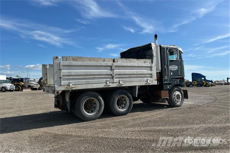 Peterbilt 362 6x4 T/A Dump Truck Sora- ja kippiautot