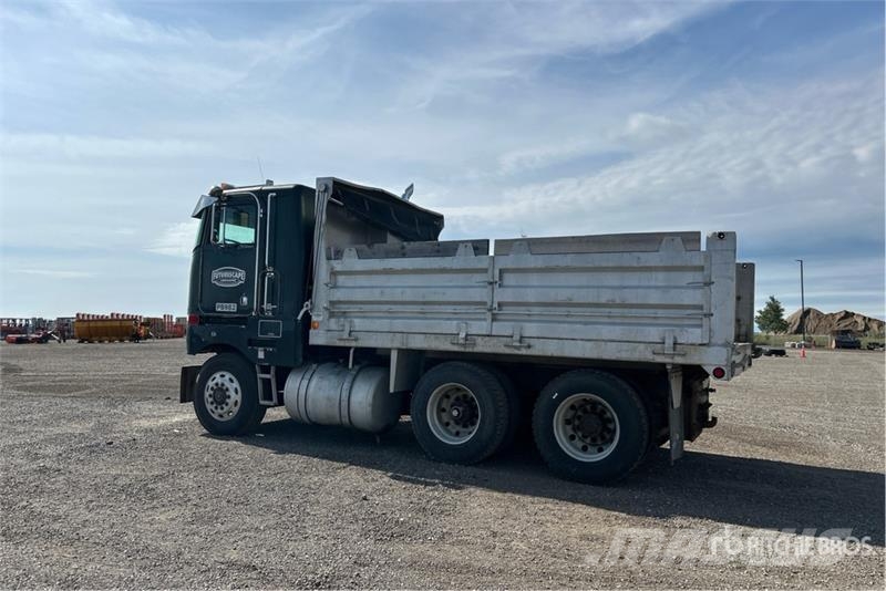Peterbilt 362 6x4 T/A Dump Truck Sora- ja kippiautot