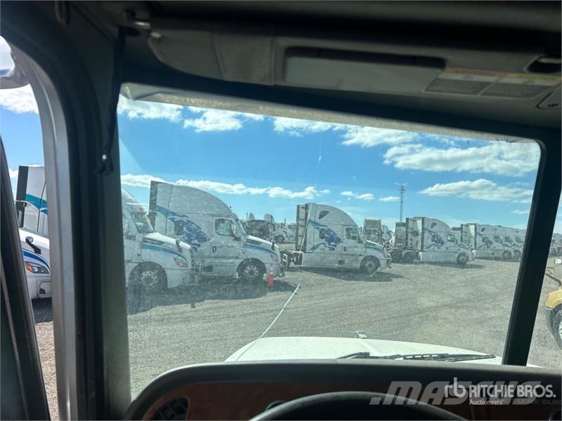 Peterbilt 365 Truck Tractor Units