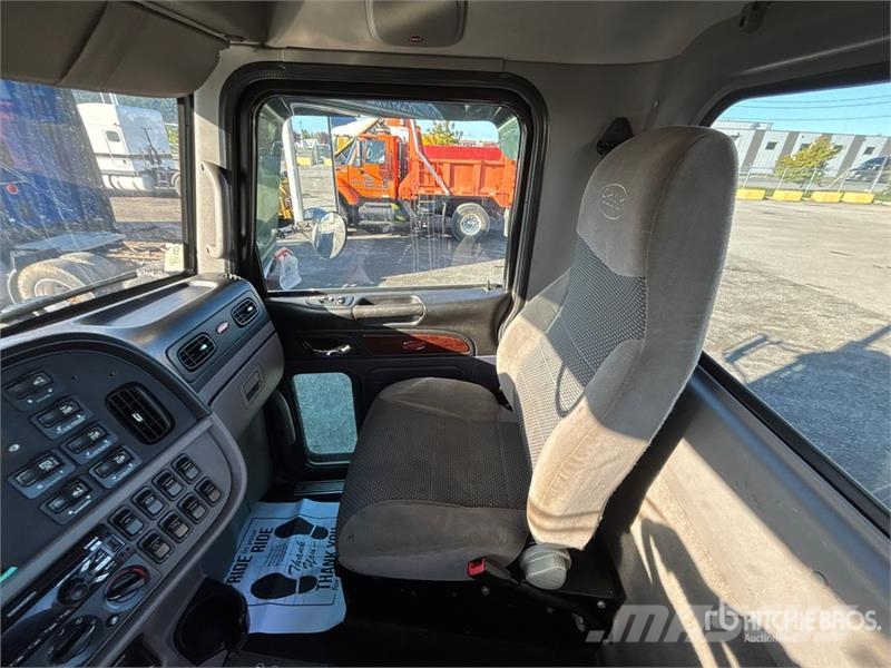 Peterbilt 365 Prime Movers