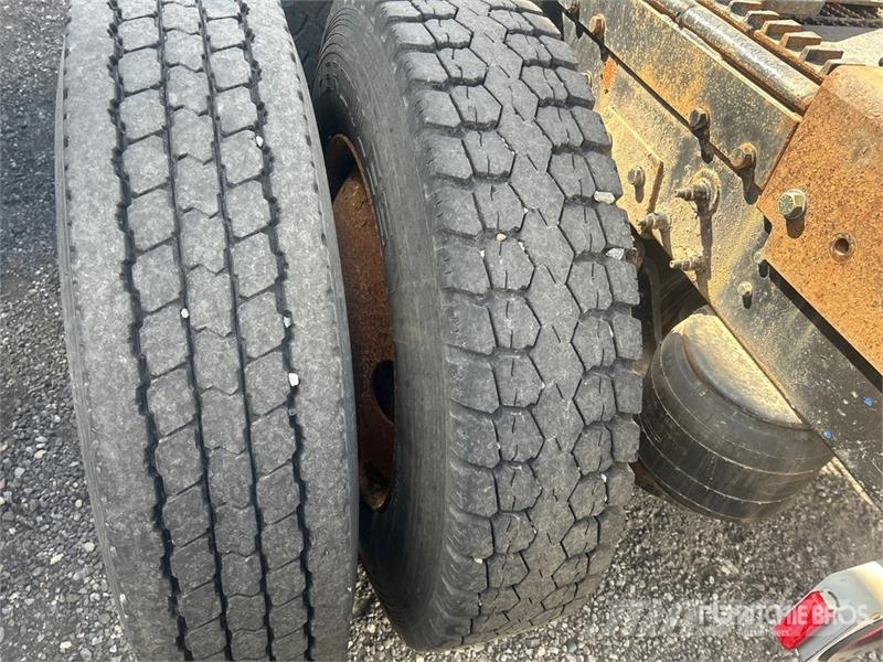 Peterbilt 365 Truck Tractor Units