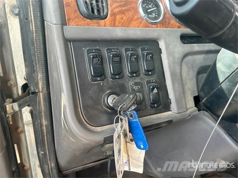 Peterbilt 365 Truck Tractor Units