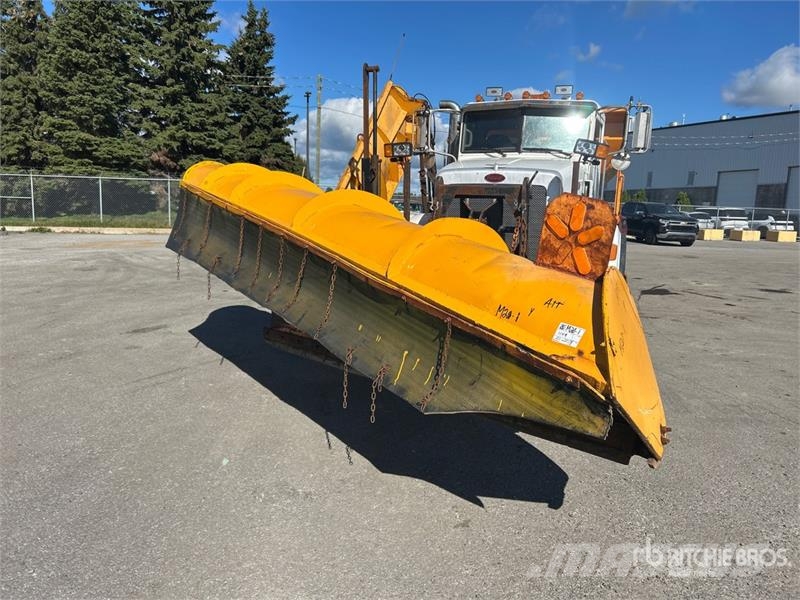 Peterbilt 365 8x4 Snow Plow Truck Municipal/vehicul cu uz general