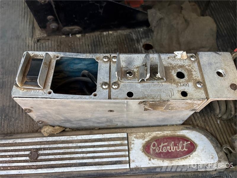 Peterbilt 367 Savivarčių priekabų vilkikai