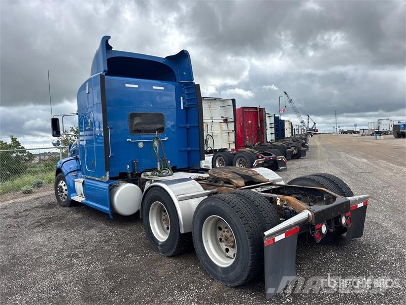 Peterbilt 384 Camiones tractor