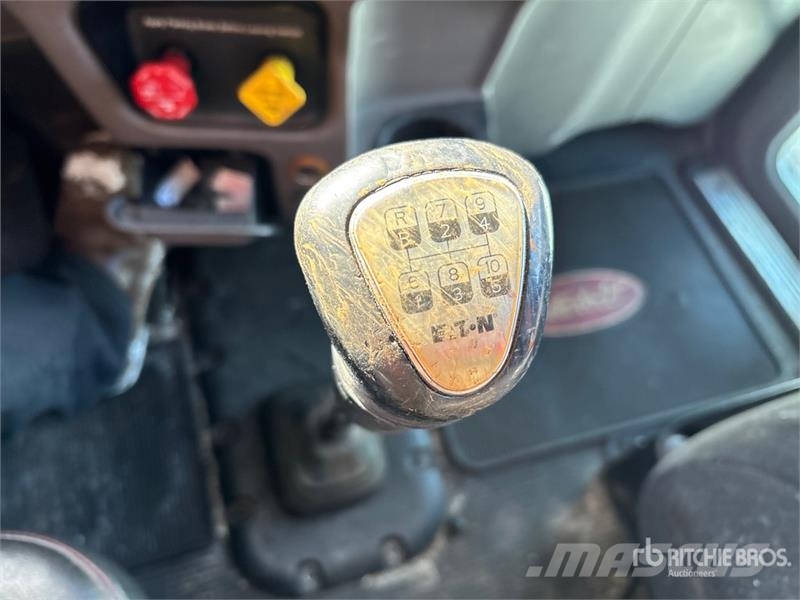 Peterbilt 384 Camiones tractor
