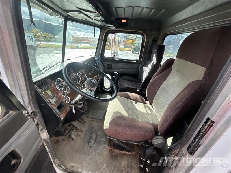 Peterbilt 385 Tipper trucks