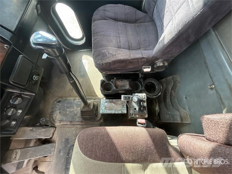 Peterbilt 385 Tipper trucks
