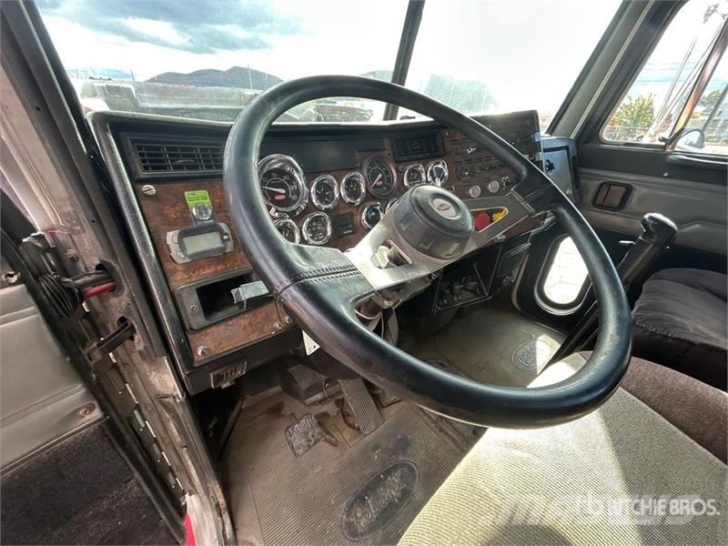 Peterbilt 385 Tipper trucks
