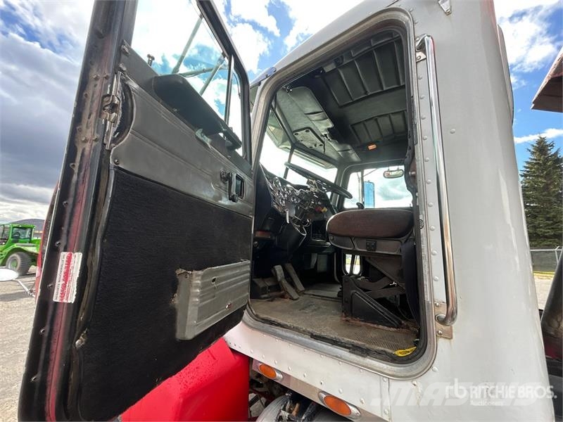 Peterbilt 385 Tipper trucks