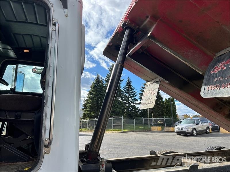 Peterbilt 385 Tipper trucks