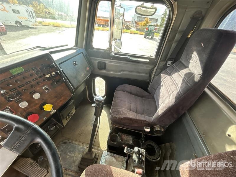 Peterbilt 385 Tipper trucks