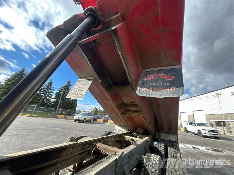 Peterbilt 385 Tipper trucks