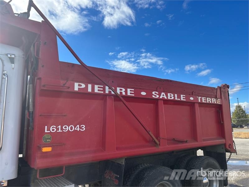 Peterbilt 385 Tipper trucks