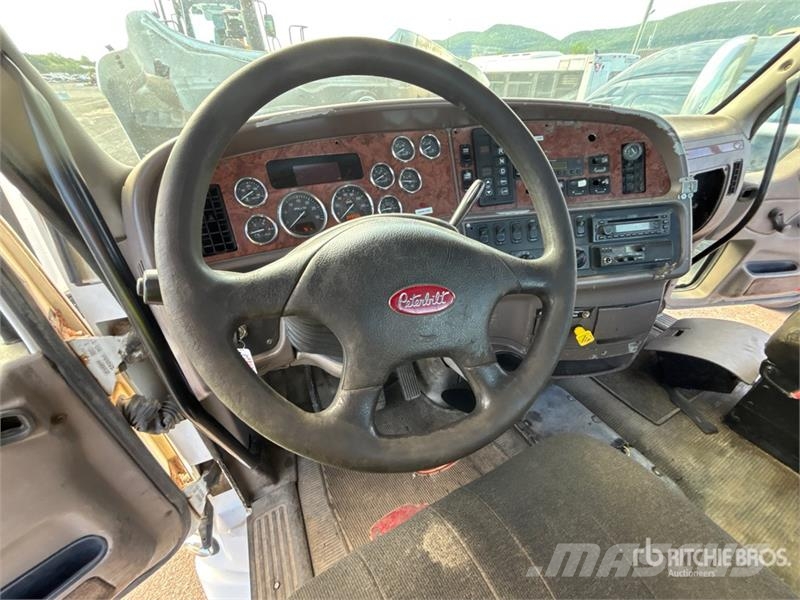 Peterbilt 387 6x4 Cab and Chassis Cabine en interieur