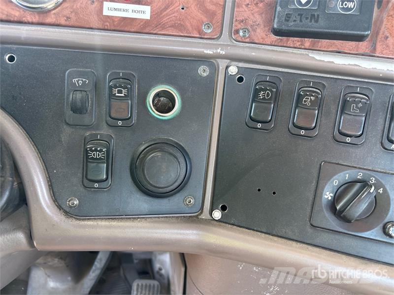 Peterbilt 387 6x4 Cab and Chassis Cabine en interieur