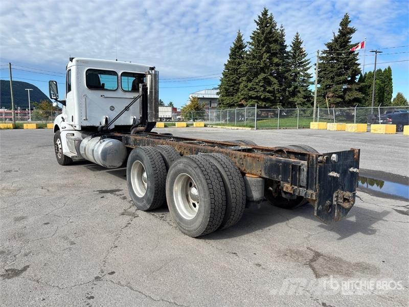 Peterbilt 387 6x4 Cab and Chassis Cabine en interieur