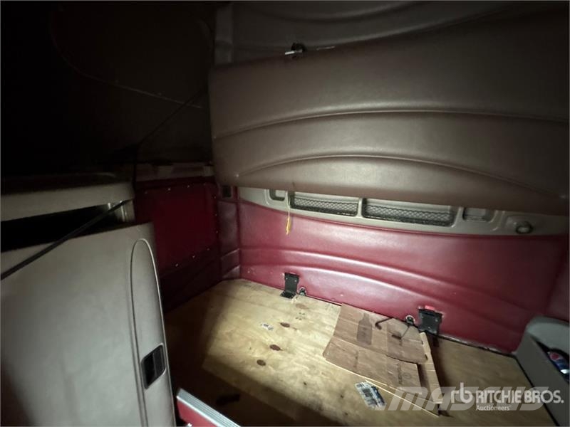 Peterbilt 387 6x4 Sleeper Attenuator Truck Tienhoitoautot