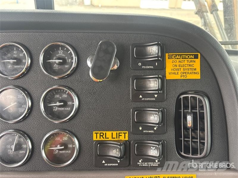 Peterbilt 388 Autotransporteri