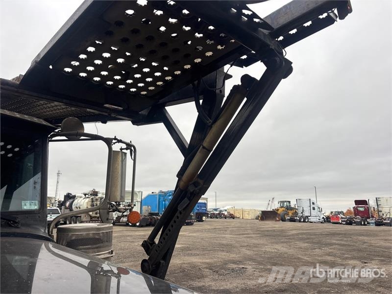 Peterbilt 388 Autotransporteri