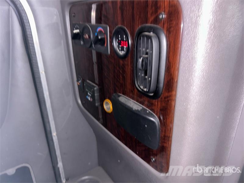 Peterbilt 389 Autotransportere / Knæklad
