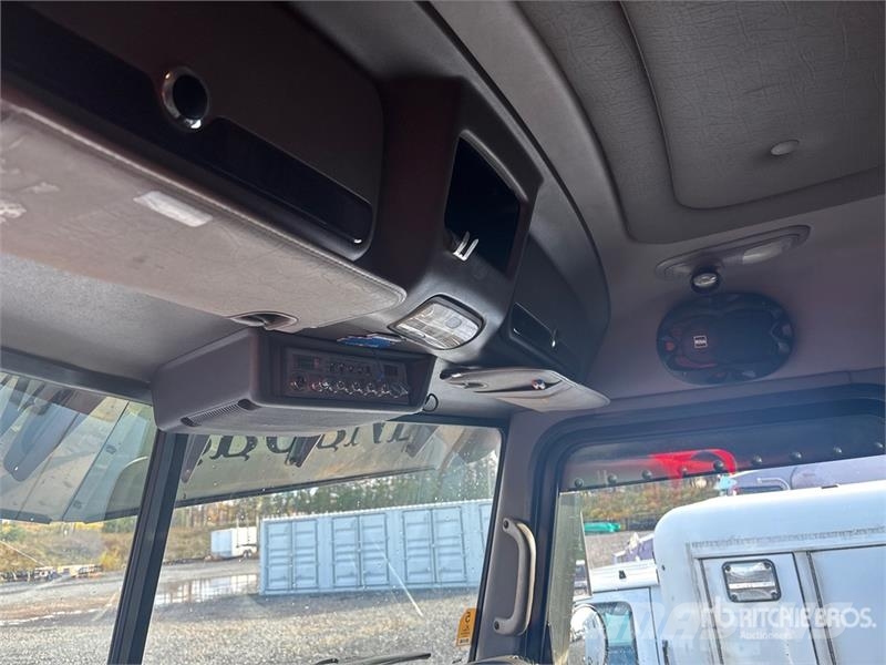 Peterbilt 389 Trekkers