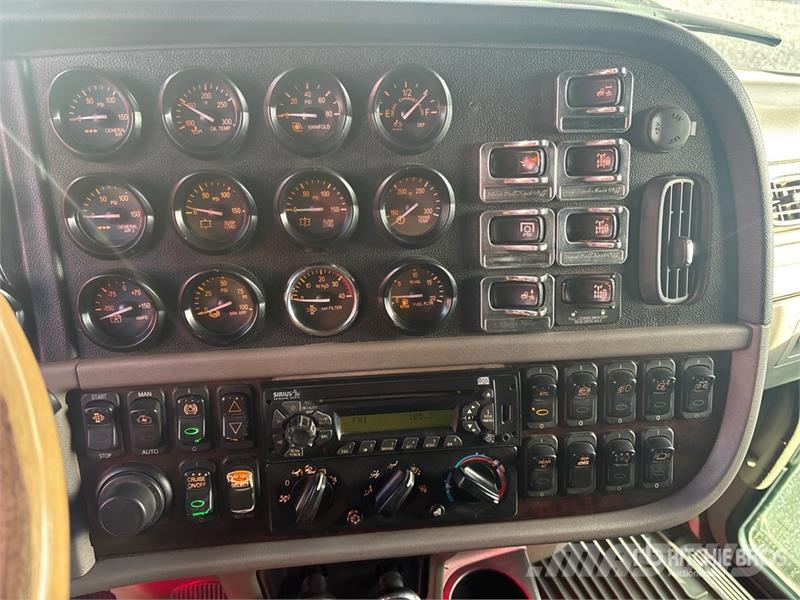 Peterbilt 389 Trekkers