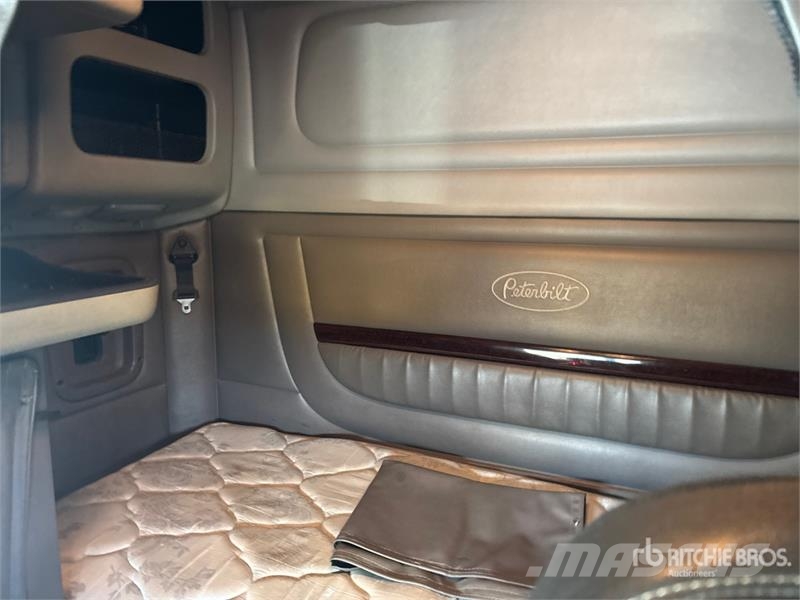 Peterbilt 389 Trekkers
