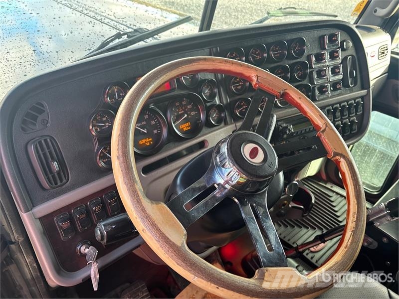 Peterbilt 389 Trekkers