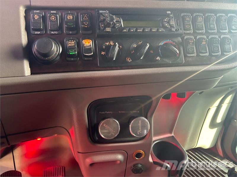 Peterbilt 389 Trekkers