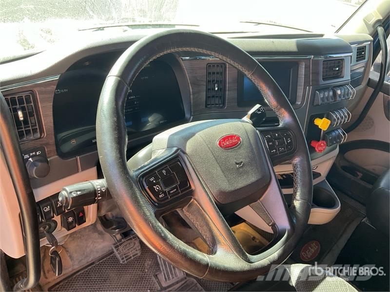 Peterbilt 567 Pašizgāzējs