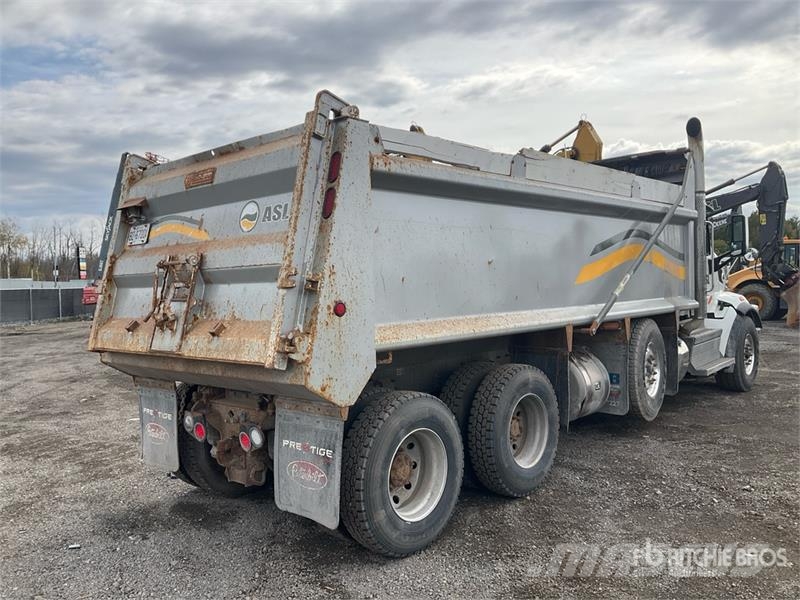 Peterbilt 567 شاحنات قلابة