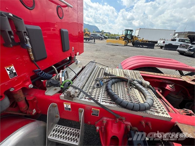 Peterbilt 567 Autotractoare