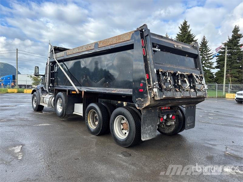 Peterbilt 567 8x4 Twin-Steer T/A Dump Truck Sklápěče