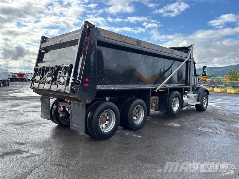 Peterbilt 567 8x4 Twin-Steer T/A Dump Truck Sklápěče