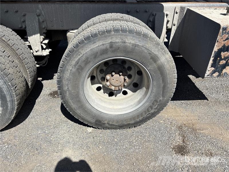 Peterbilt 567 8x4 Twin-Steer T/A Dump Truck Kiperi kamioni