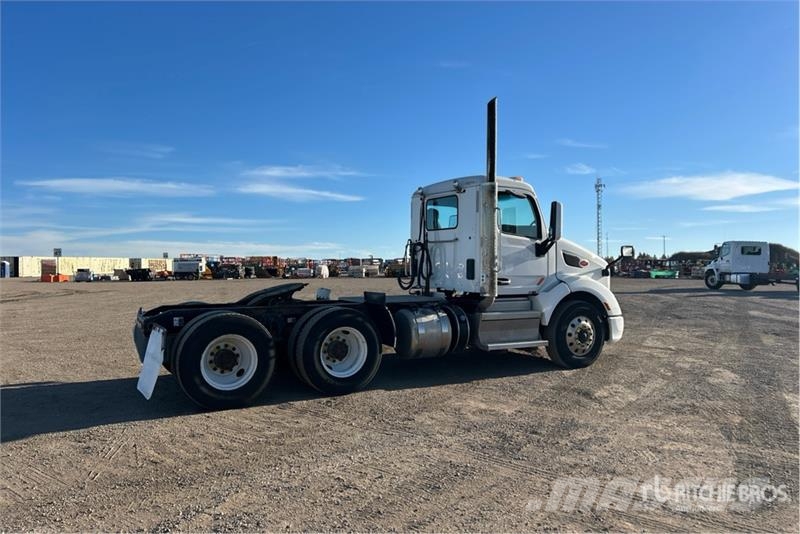 Peterbilt 579 Naudoti vilkikai